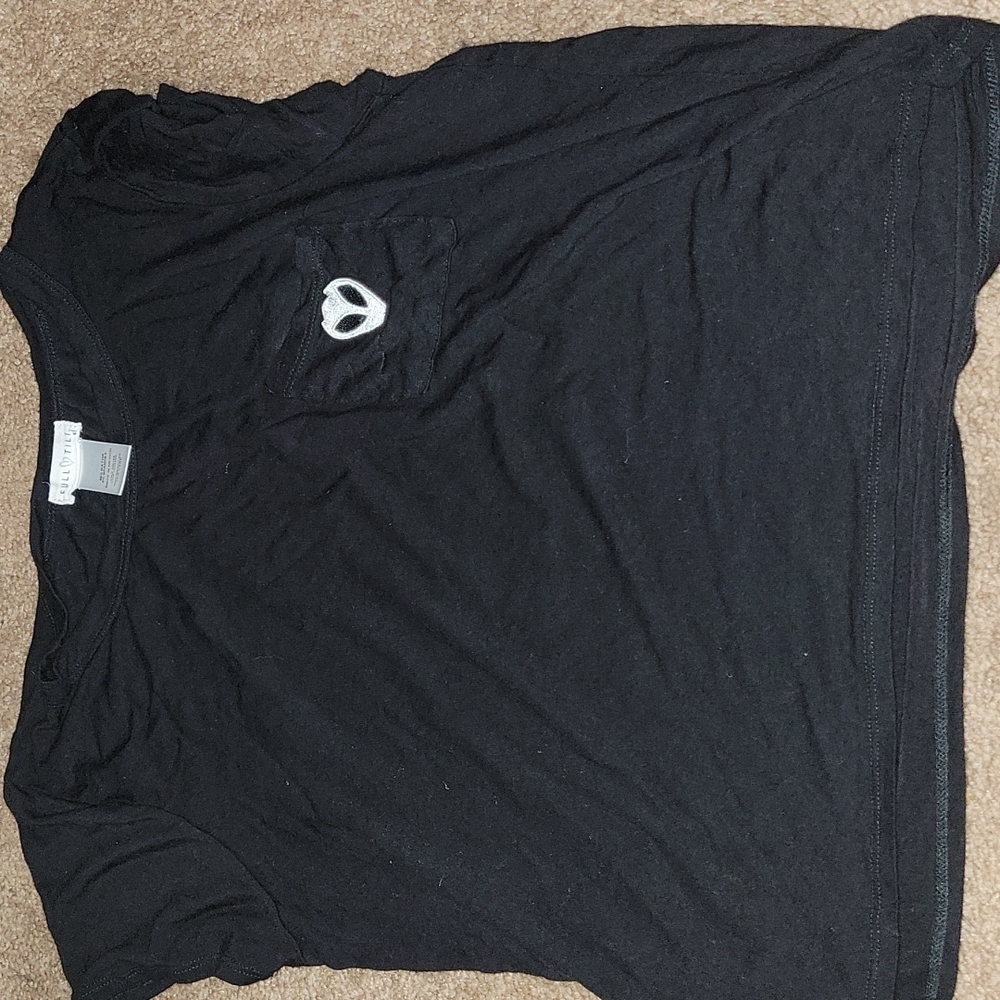 Black t shirt alien pocket